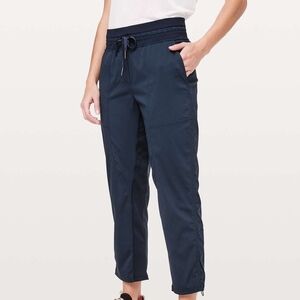 Lululemon Dance Studio Crop 25" In True Navy Women's Size 6.